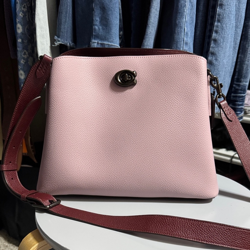 Chic Pink Leather Shoulder Bag